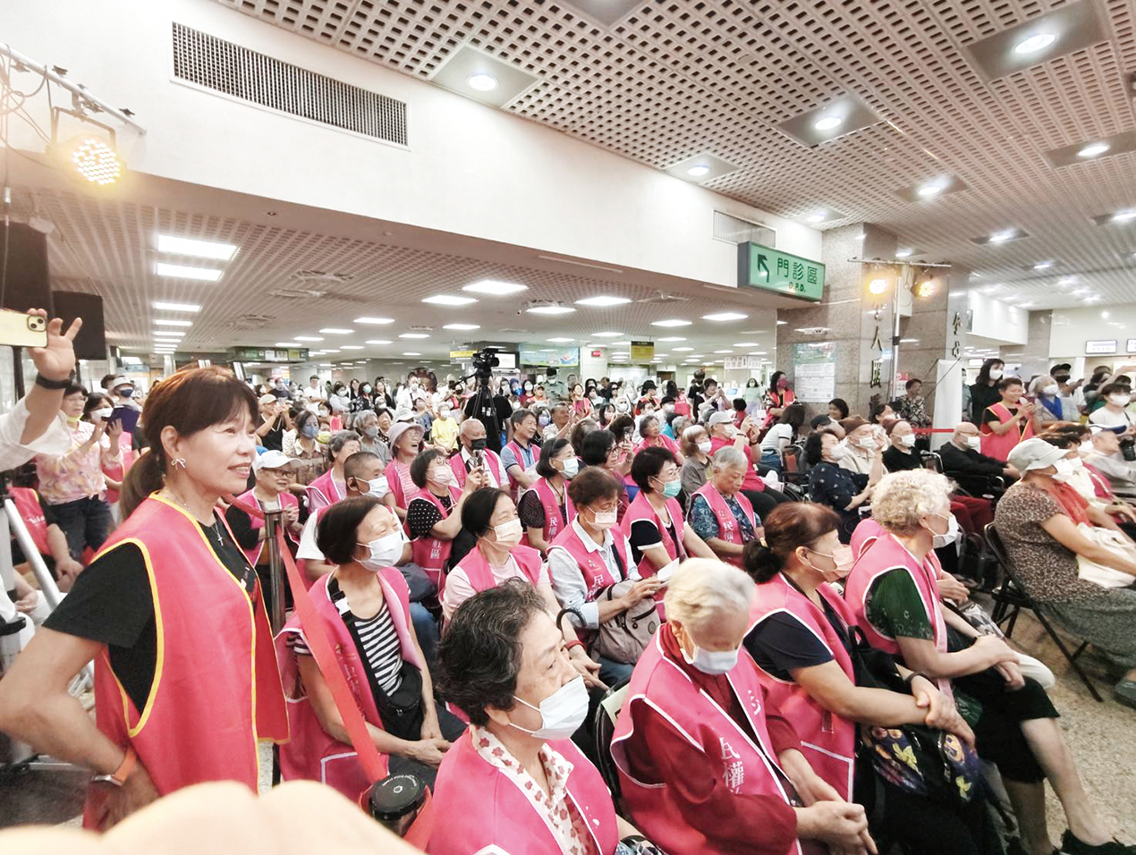 邀請民權社區發展協會及長照機構長輩到院參與